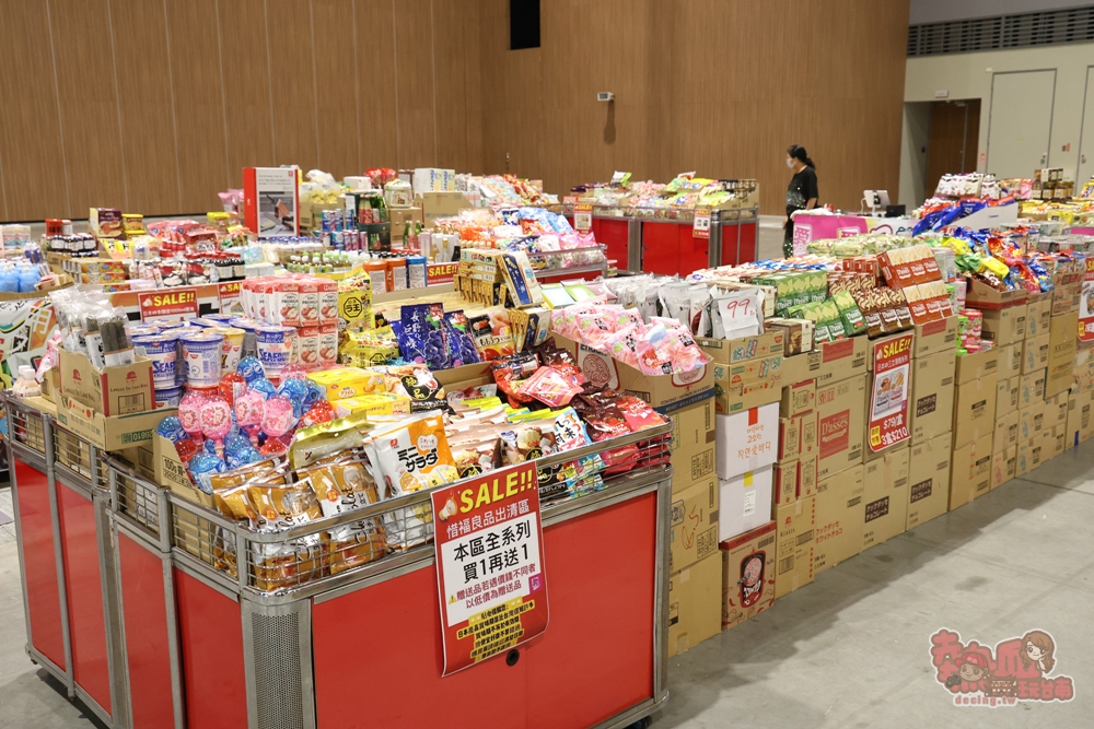 【台南特賣】台灣廠拍:tokuyo 按摩椅限量 4 折出清！品牌運動鞋第二件只要 10 元，超多涼感衣、各國人氣零食通通下殺~