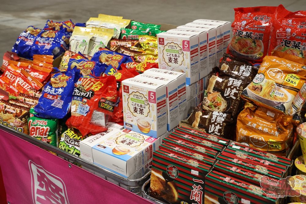 【台南特賣】台灣廠拍:tokuyo 按摩椅限量 4 折出清！品牌運動鞋第二件只要 10 元，超多涼感衣、各國人氣零食通通下殺~