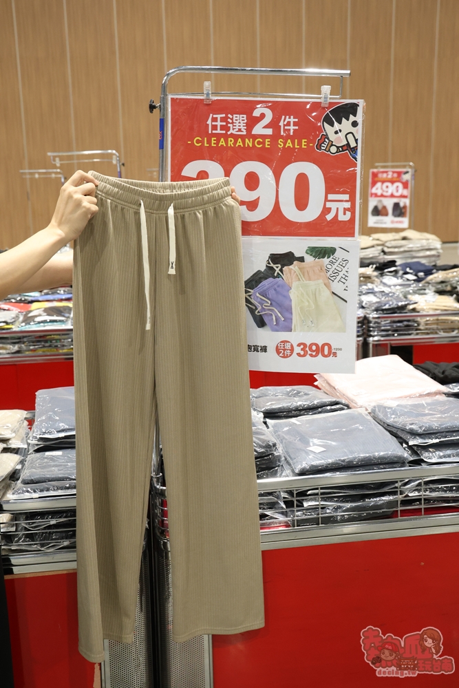 【台南特賣】台灣廠拍:tokuyo 按摩椅限量 4 折出清！品牌運動鞋第二件只要 10 元，超多涼感衣、各國人氣零食通通下殺~