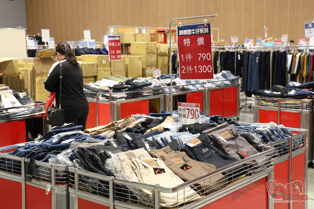 【台南特賣】台灣廠拍:tokuyo 按摩椅限量 4 折出清！品牌運動鞋第二件只要 10 元，超多涼感衣、各國人氣零食通通下殺~