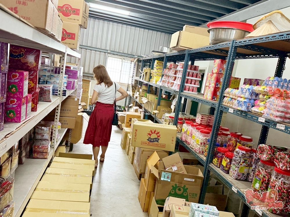 【台南批發】永芳行:隱身在田邊的零食批發行,佔地上百坪,藏著滿滿童年回憶~