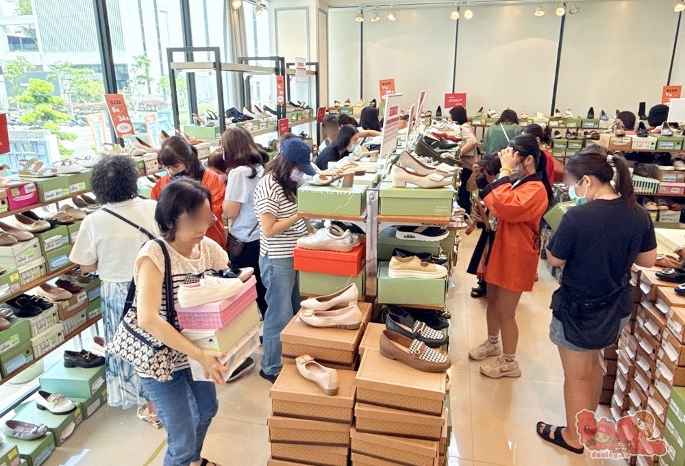 【台南特賣】工業七路7號廠拍：萬件女鞋下殺一折廠拍價，各式專櫃男/女鞋、兒童鞋款，最低只要99買回家~