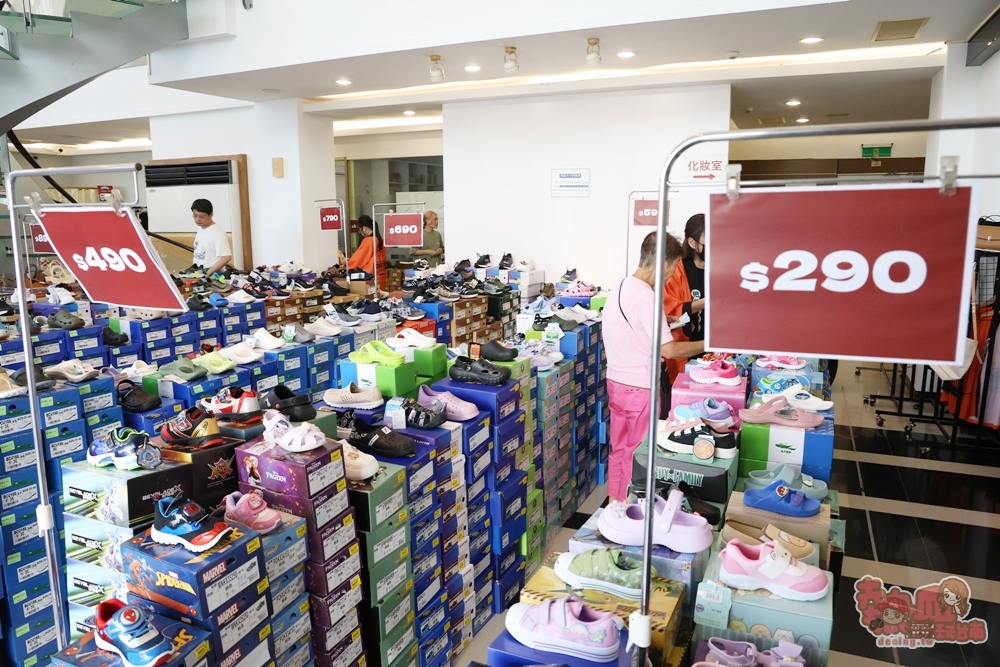 【台南特賣】工業七路7號廠拍：萬件女鞋下殺一折廠拍價，各式專櫃男/女鞋、兒童鞋款，最低只要99買回家~
