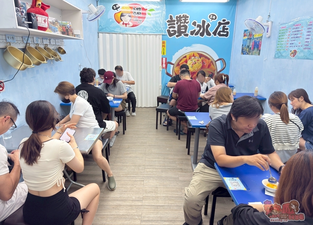 【台南冰店】玉井讚冰店:10人份巨無霸芒果冰,從一人爽吃到十人狂嗨,冰淇淋+雪花冰超奢華~