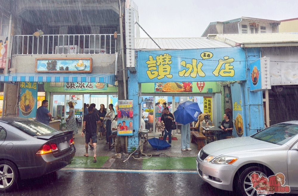 【台南冰店】玉井讚冰店:10人份巨無霸芒果冰,從一人爽吃到十人狂嗨,冰淇淋+雪花冰超奢華~