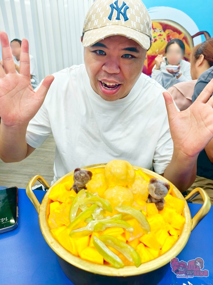 【台南冰店】玉井讚冰店:10人份巨無霸芒果冰,從一人爽吃到十人狂嗨,冰淇淋+雪花冰超奢華~