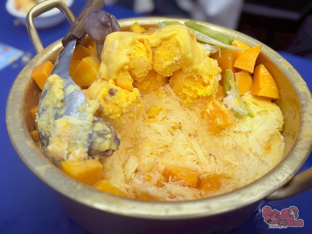 【台南冰店】玉井讚冰店:10人份巨無霸芒果冰,從一人爽吃到十人狂嗨,冰淇淋+雪花冰超奢華~