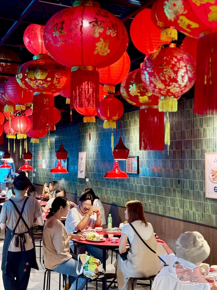 【台南火鍋】萬吉火鍋:台式老派辦桌氛圍火鍋店,現點現切溫體牛/豬,吃過一定會回訪的台南火鍋~