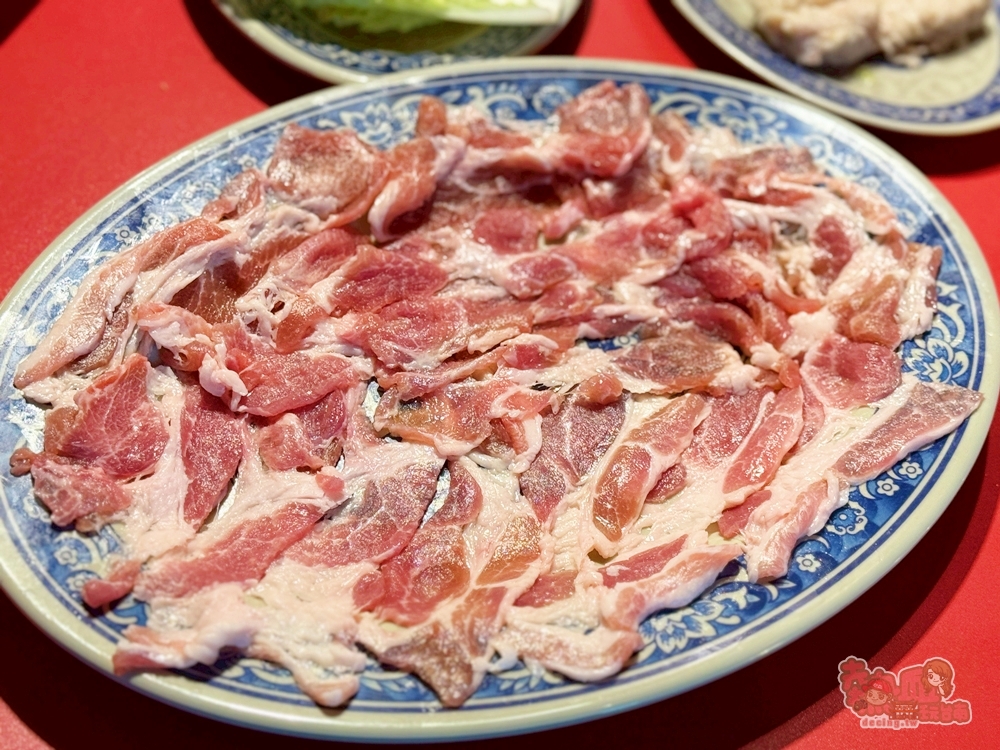 【台南火鍋】萬吉火鍋:台式老派辦桌氛圍火鍋店,現點現切溫體牛/豬,吃過一定會回訪的台南火鍋~
