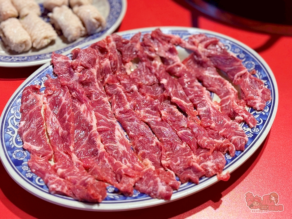 【台南火鍋】萬吉火鍋:台式老派辦桌氛圍火鍋店,現點現切溫體牛/豬,吃過一定會回訪的台南火鍋~