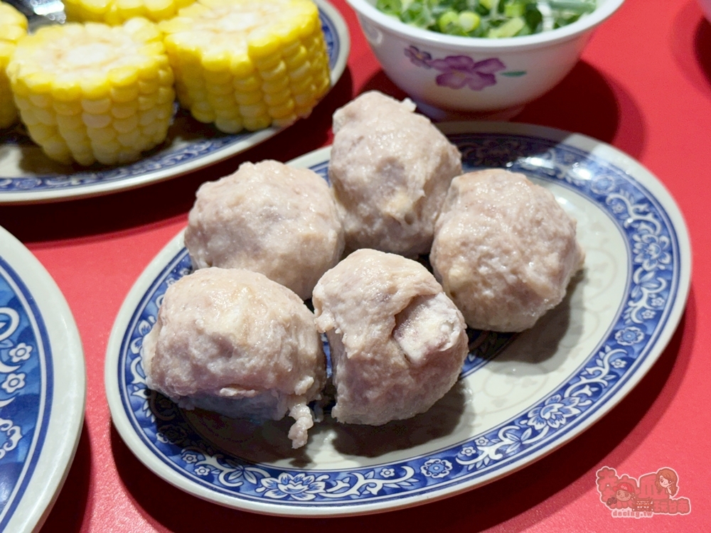 【台南火鍋】萬吉火鍋:台式老派辦桌氛圍火鍋店,現點現切溫體牛/豬,吃過一定會回訪的台南火鍋~