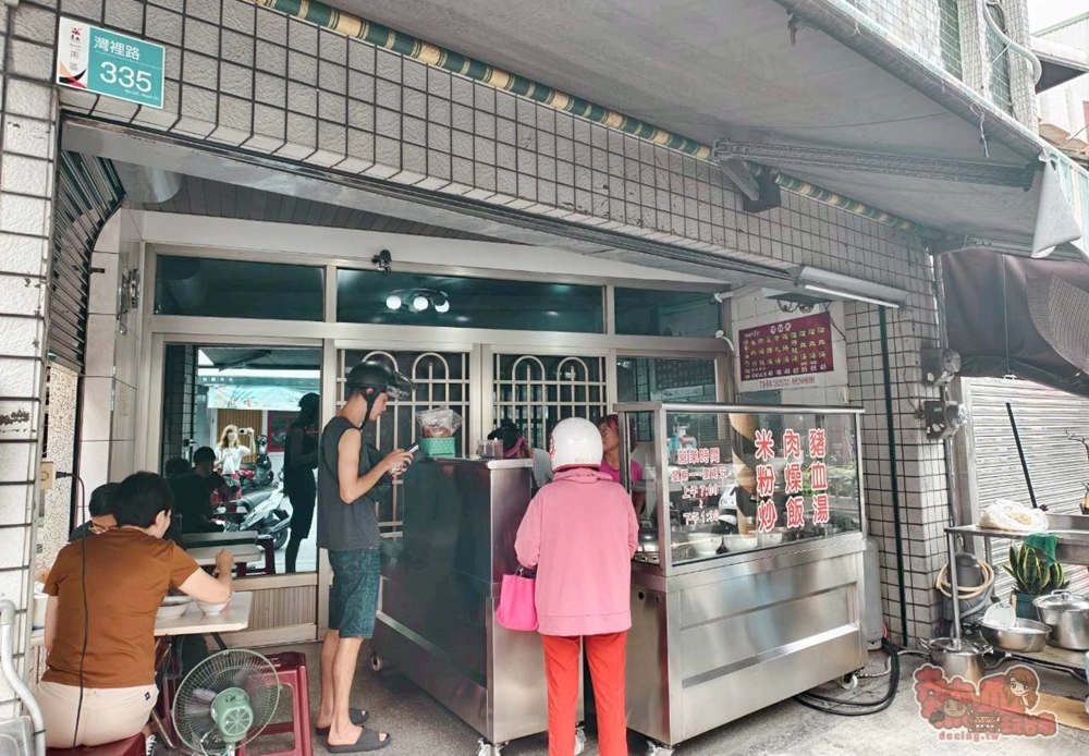【台南美食】灣裡無名豬血湯/炒米粉:灣裡在地人的愛店,大推豬血綜合湯配炒米粉~