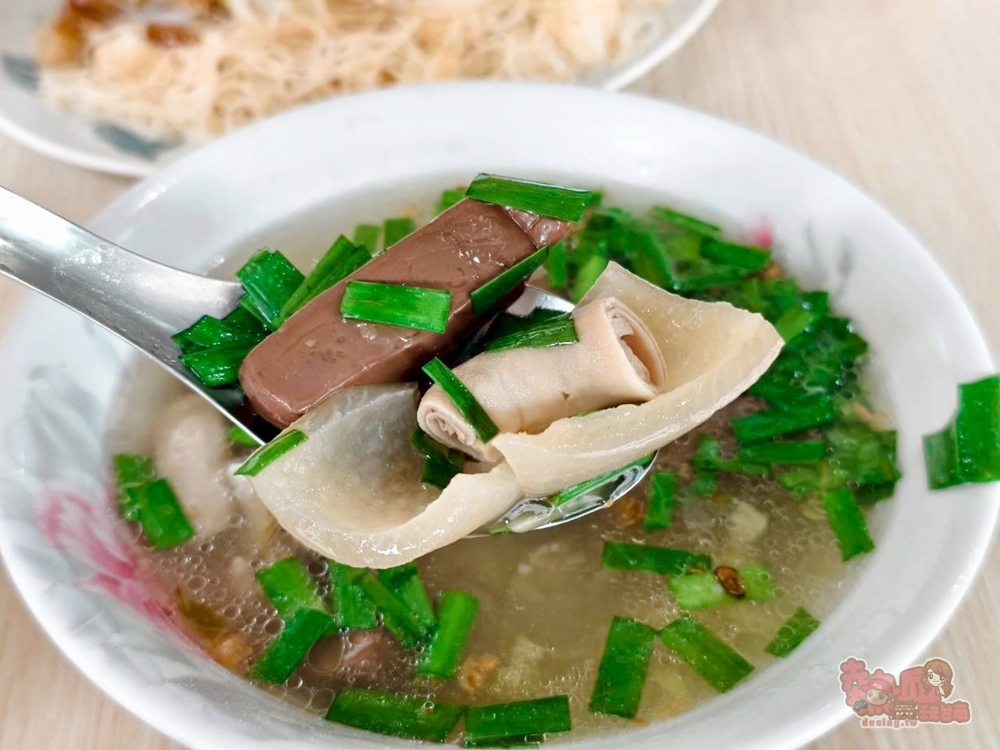 【台南美食】灣裡無名豬血湯/炒米粉:灣裡在地人的愛店,大推豬血綜合湯配炒米粉~