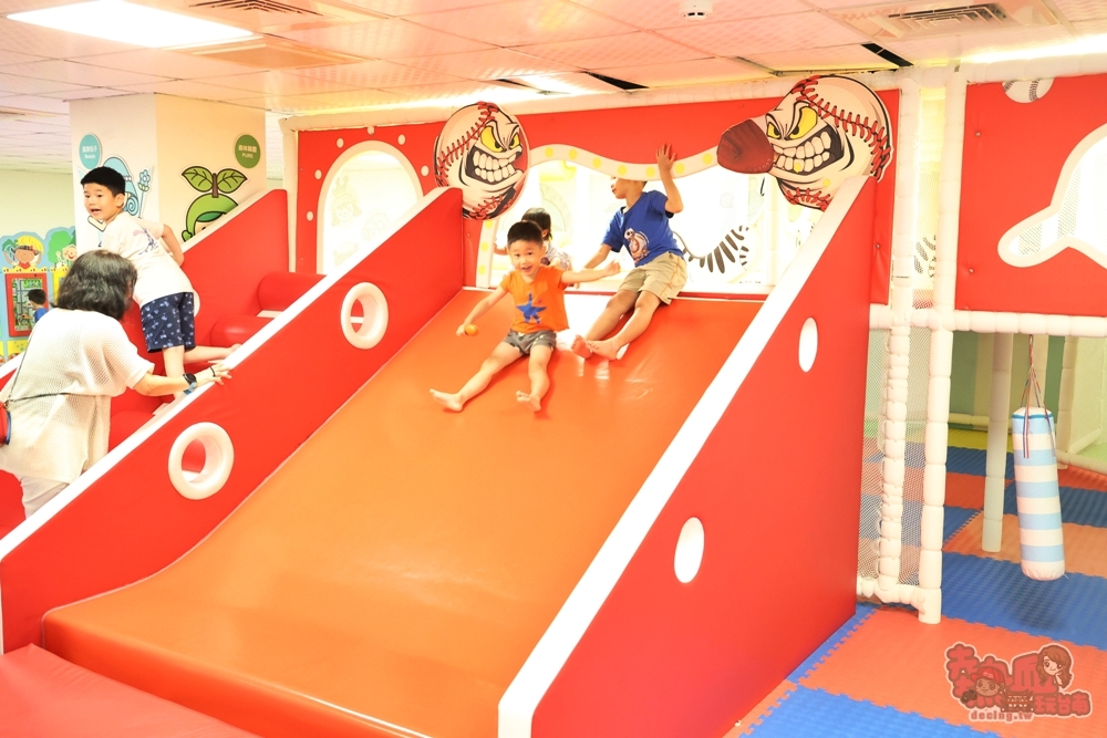 【新北住宿】大板根森林溫泉酒店:沉浸式的恐龍世界,爽泡觀景溫泉,親子渡假天堂,一站全搞定~