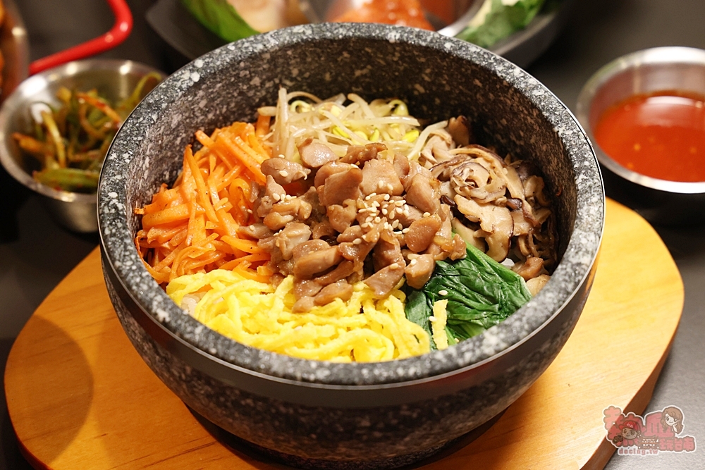 【台南美食】Bonchon Chicken 本村韓食炸雞:南部首間店,被譽為紐約最好吃炸雞在台南,炸雞香脆多汁,冷掉也好吃,吃完直接外帶一份