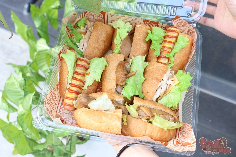 【台南美食】迷馬TEA BAR 茶飲·杯子蛋糕:生乳捲口感的杯子蛋糕,鬆軟又綿密,生日派對/野餐帶出場太有面子~ 【台南美食】迷馬TEA BAR 茶飲·杯子蛋糕:生乳捲口感的杯子蛋糕,鬆軟又綿密,生日派對/野餐帶出場太有面子~