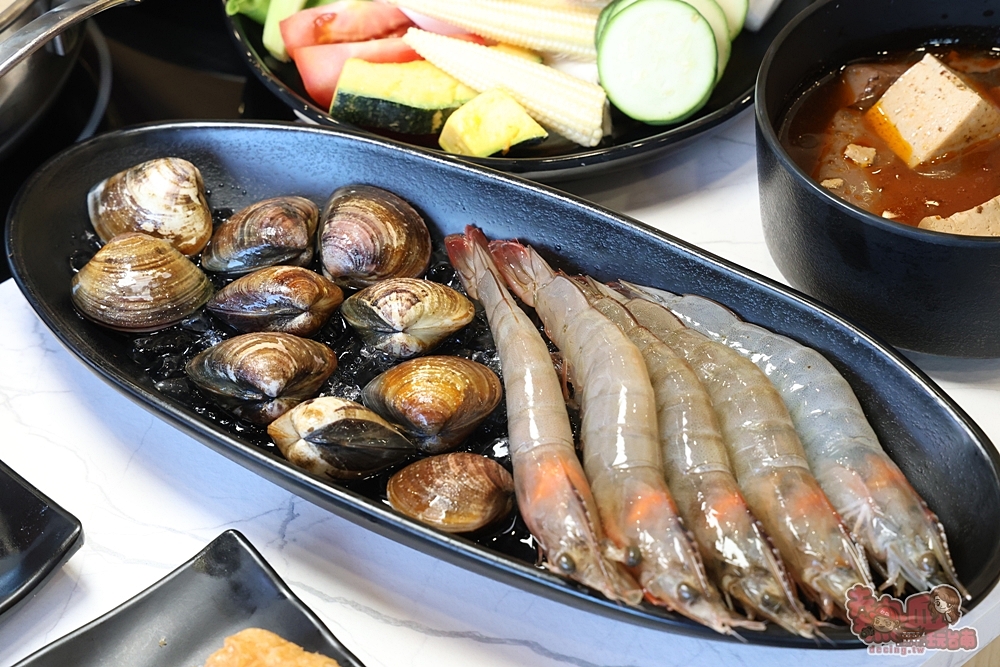 【台南火鍋】和爺麻辣安平市府店:火鍋只要288元,麵食/飲料/冰品吃到飽,麻辣豆腐鴨血,全部免費續給你~