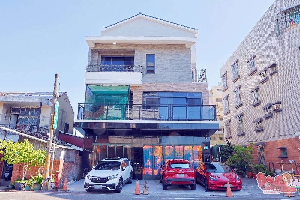 【安平包棟民宿】美萊茵安平民宿三館:可容納6–40人多人住宿，KTV、麻將桌、飛鏢機、免費停車一次滿足~