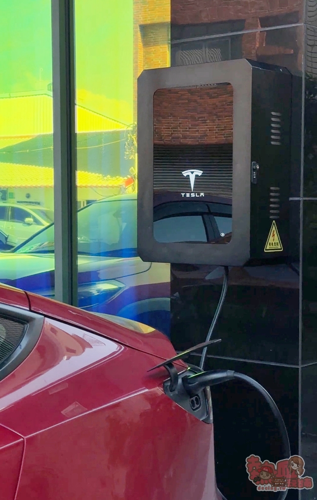 【安平包棟民宿】美萊茵安平民宿三館:可容納6–40人多人住宿，KTV、麻將桌、飛鏢機、免費停車一次滿足~