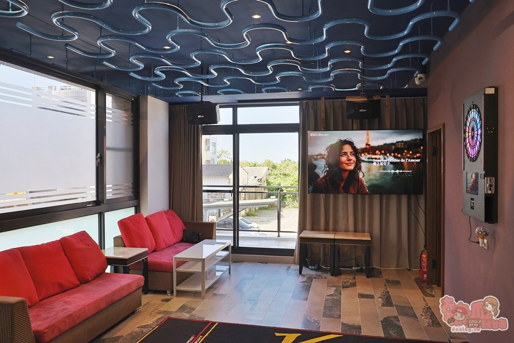 【安平包棟民宿】美萊茵安平民宿三館:可容納6–40人多人住宿，KTV、麻將桌、飛鏢機、免費停車一次滿足~