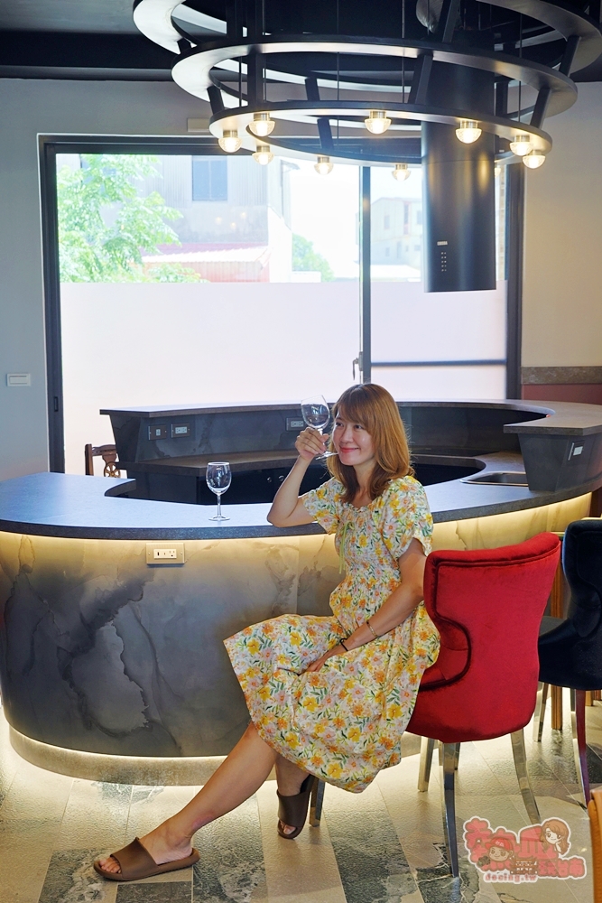 【安平包棟民宿】美萊茵安平民宿三館:可容納6–40人多人住宿，KTV、麻將桌、飛鏢機、免費停車一次滿足~