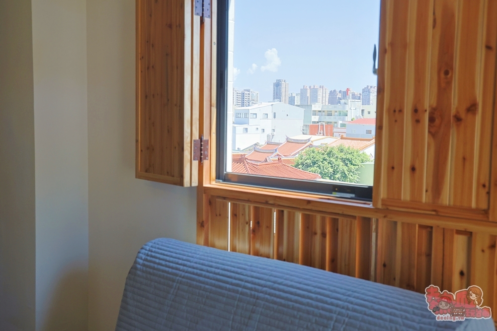 【安平包棟民宿】美萊茵安平民宿三館:可容納6–40人多人住宿，KTV、麻將桌、飛鏢機、免費停車一次滿足~