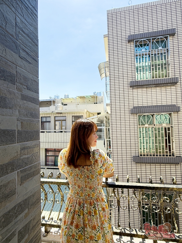 【安平包棟民宿】美萊茵安平民宿三館:可容納6–40人多人住宿，KTV、麻將桌、飛鏢機、免費停車一次滿足~