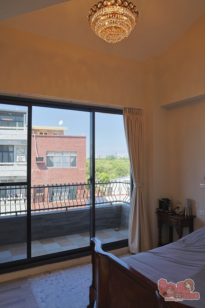 【安平包棟民宿】美萊茵安平民宿三館:可容納6–40人多人住宿，KTV、麻將桌、飛鏢機、免費停車一次滿足~