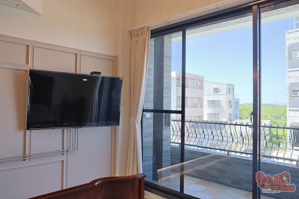 【安平包棟民宿】美萊茵安平民宿三館:可容納6–40人多人住宿，KTV、麻將桌、飛鏢機、免費停車一次滿足~