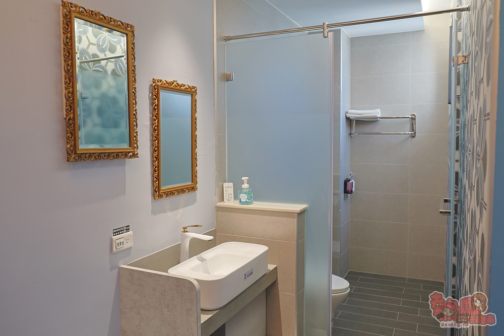 【安平包棟民宿】美萊茵安平民宿三館:可容納6–40人多人住宿，KTV、麻將桌、飛鏢機、免費停車一次滿足~