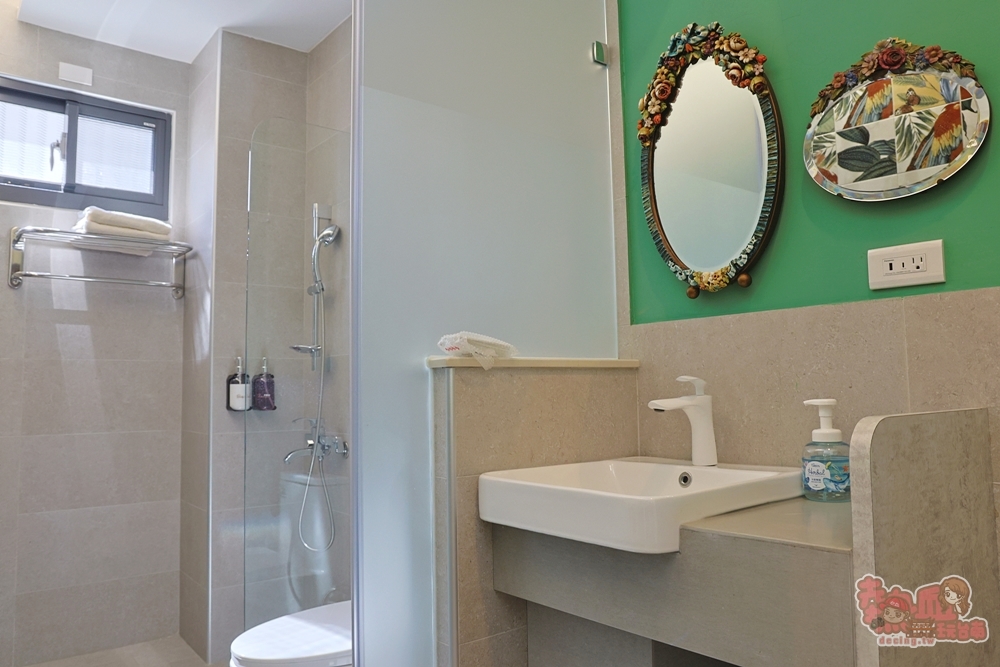 【安平包棟民宿】美萊茵安平民宿三館:可容納6–40人多人住宿，KTV、麻將桌、飛鏢機、免費停車一次滿足~