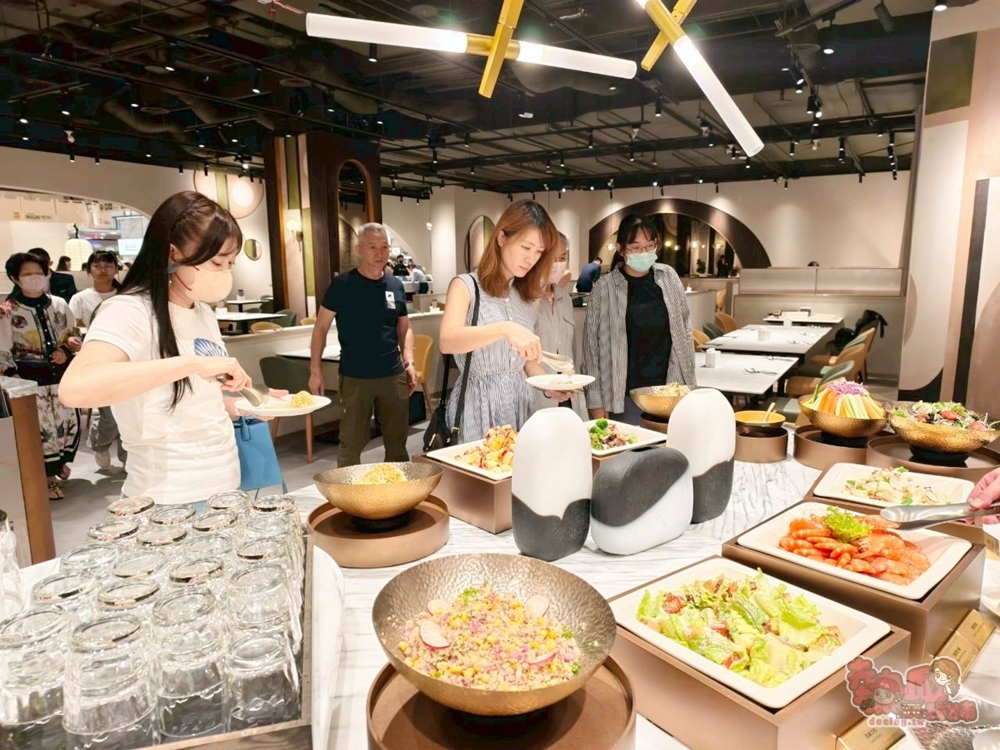 【台南美食】朵頤牛排:主餐只是配角,朵頤牛排的百匯自助吧才是真正靈魂~