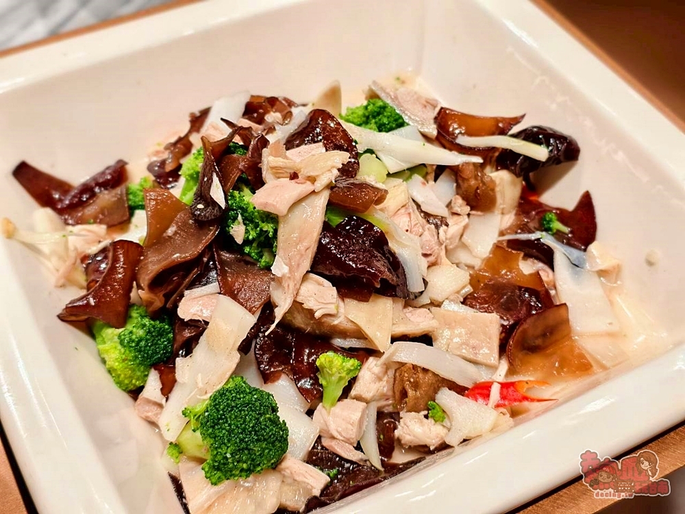 【台南美食】朵頤牛排:主餐只是配角,朵頤牛排的百匯自助吧才是真正靈魂~