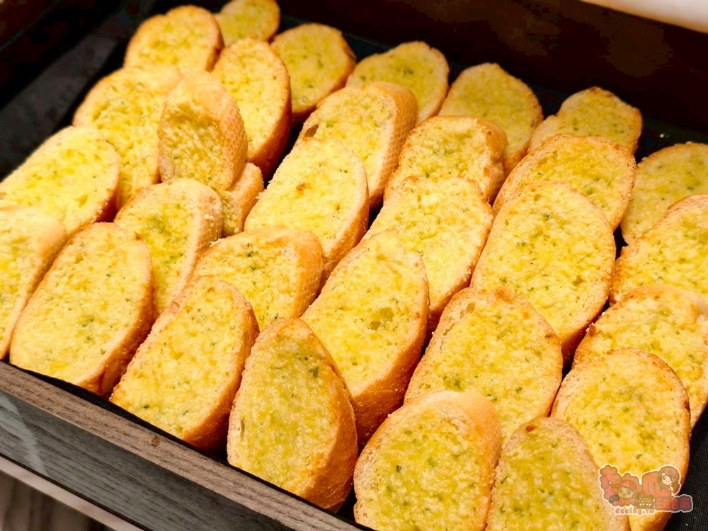 【台南美食】朵頤牛排:主餐只是配角,朵頤牛排的百匯自助吧才是真正靈魂~