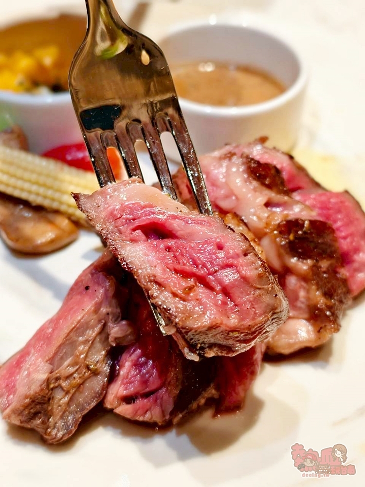 【台南美食】朵頤牛排:主餐只是配角,朵頤牛排的百匯自助吧才是真正靈魂~