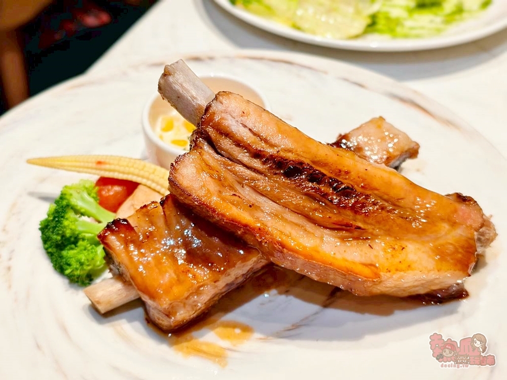 【台南美食】朵頤牛排:主餐只是配角,朵頤牛排的百匯自助吧才是真正靈魂~