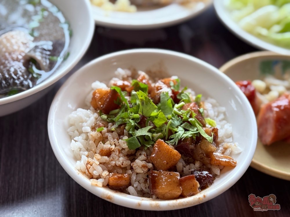 【台南美食】你要生魚皮還是熟魚皮？這間台南肉燥飯老店，是你不能錯過的台南好滋味：阿和肉燥飯