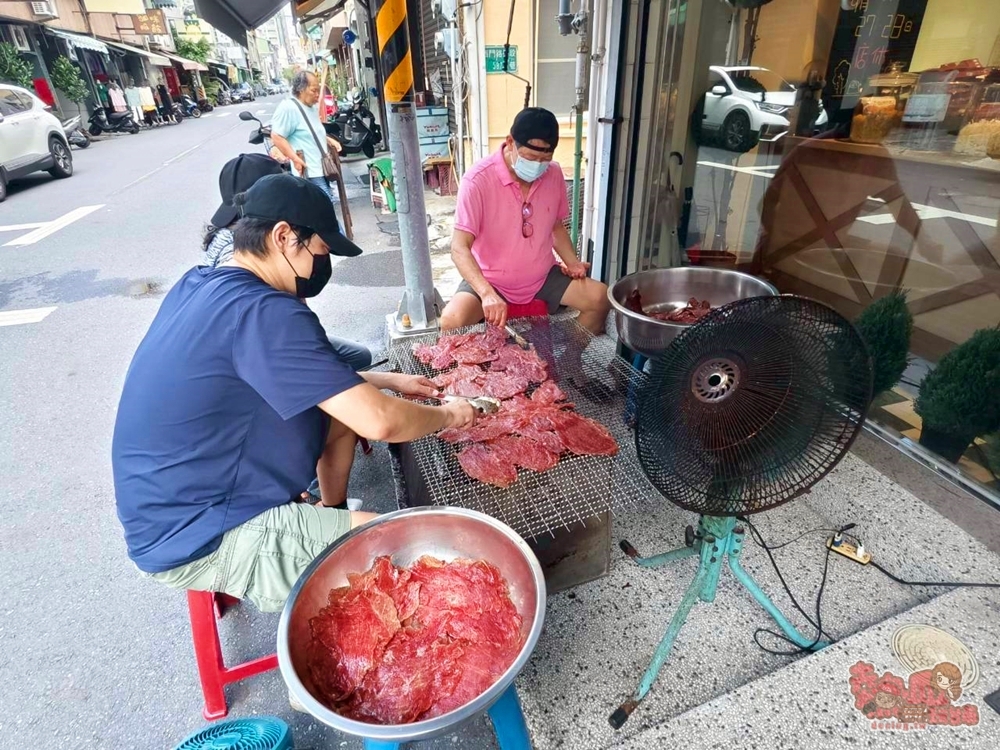 【台南美食】富香牌肉乾肉鬆:台南在地50年老店,快失傳的古早味炭燒豬肉乾,好吃到流眼淚~