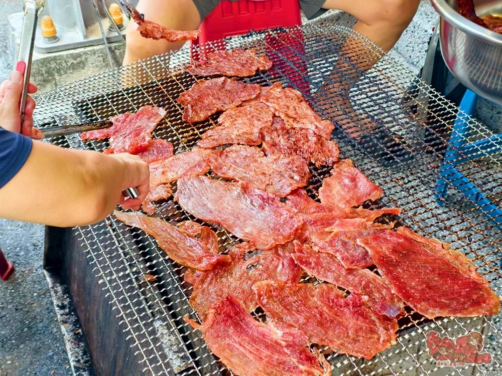 【台南美食】富香牌肉乾肉鬆:台南在地50年老店,快失傳的古早味炭燒豬肉乾,好吃到流眼淚~