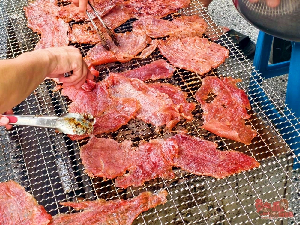 【台南美食】富香牌肉乾肉鬆:台南在地50年老店,快失傳的古早味炭燒豬肉乾,好吃到流眼淚~