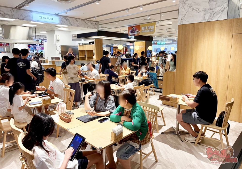 【台南美食】新高軒咖喱:新高軒咖哩南部首間店在新光小北門,日系風格咖哩,以蔬果熬煮咖哩醬,套餐可免費續白飯一碗~