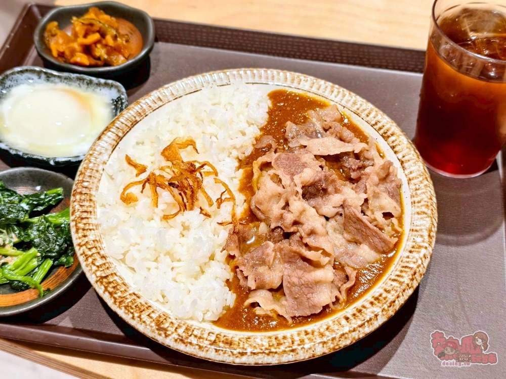 【台南美食】新高軒咖喱:新高軒咖哩南部首間店在新光小北門,日系風格咖哩,以蔬果熬煮咖哩醬,套餐可免費續白飯一碗~
