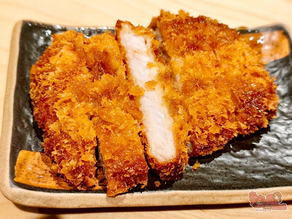 【台南美食】新高軒咖喱:新高軒咖哩南部首間店在新光小北門,日系風格咖哩,以蔬果熬煮咖哩醬,套餐可免費續白飯一碗~