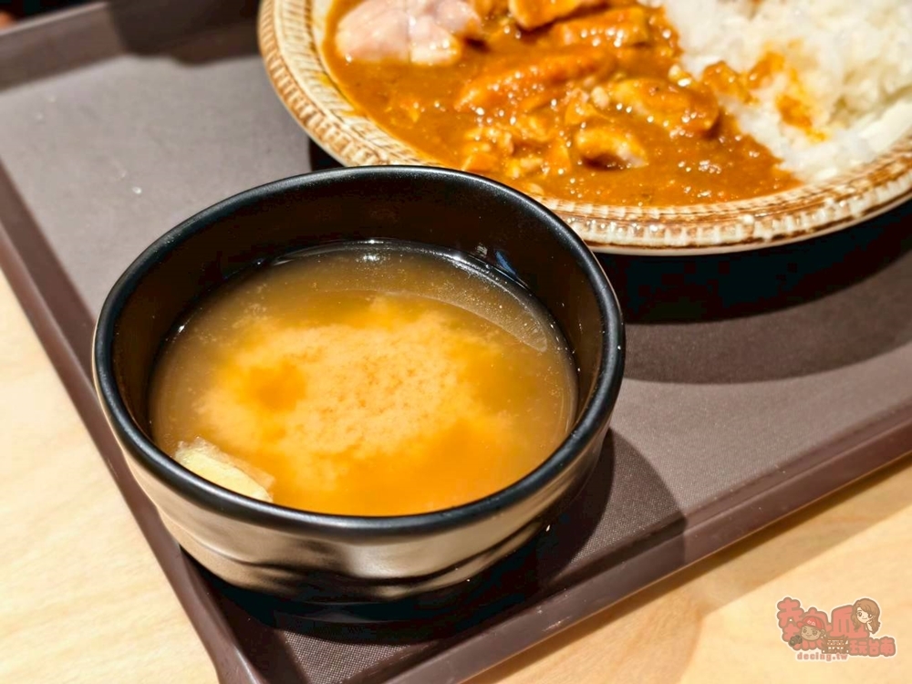 【台南美食】新高軒咖喱:新高軒咖哩南部首間店在新光小北門,日系風格咖哩,以蔬果熬煮咖哩醬,套餐可免費續白飯一碗~