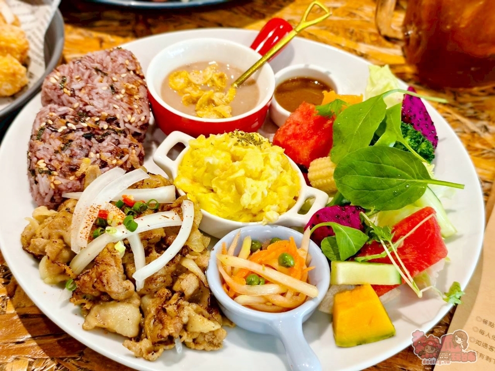 【台南早午餐】小曼谷:台南少見老宅泰式早午餐,隱藏在巷子裡一不小心就會路過~