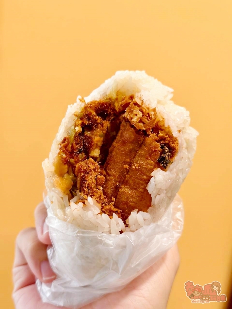 【台南美食】阿雪ㄟ飯糰:不推薦你會找不到的古早味飯糰,隱身在東區崇誨國宅市場內~
