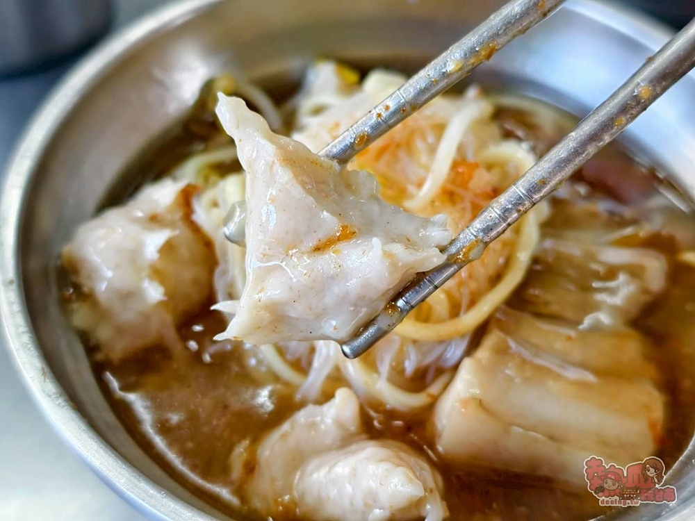 【台南美食】下大道旗魚羹:在地70年老店,台南最佛最好吃旗魚羹,銅板價只要40元,渾厚的沙茶香氣超對味~