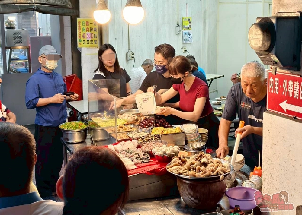 【台南美食】金華路無名飯桌:台南傳奇飯桌仔,一天只開晚上四小時,每次來都排爆~