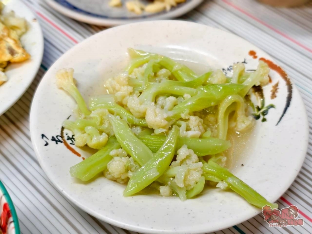 【台南美食】金華路無名飯桌:台南傳奇飯桌仔,一天只開晚上四小時,每次來都排爆~
