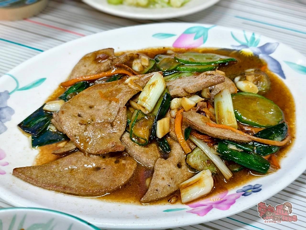 【台南美食】金華路無名飯桌:台南傳奇飯桌仔,一天只開晚上四小時,每次來都排爆~